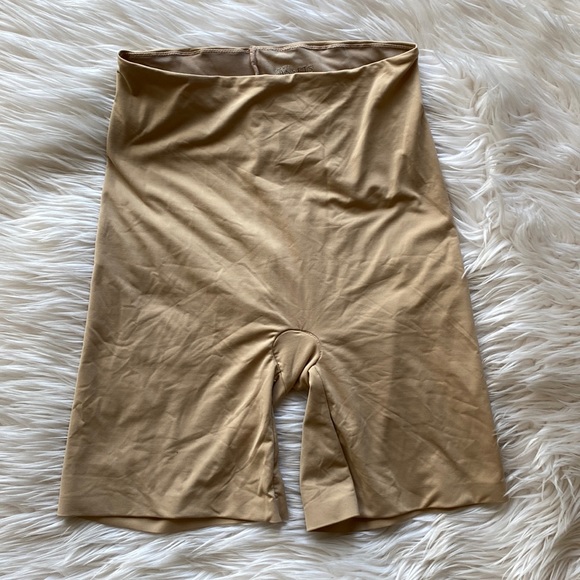 ASSETS by Sara Blakely Other - Love Your Assets Buff Shapewear by Sara Blakely Size XL